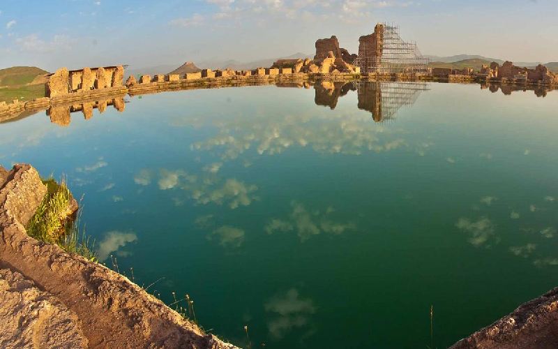 دریاچه کوه تخت سلیمان