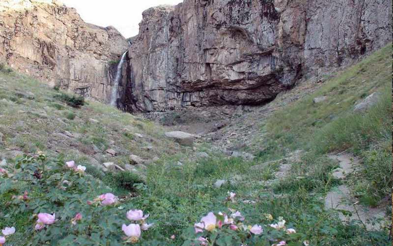 بهار آبشار خور