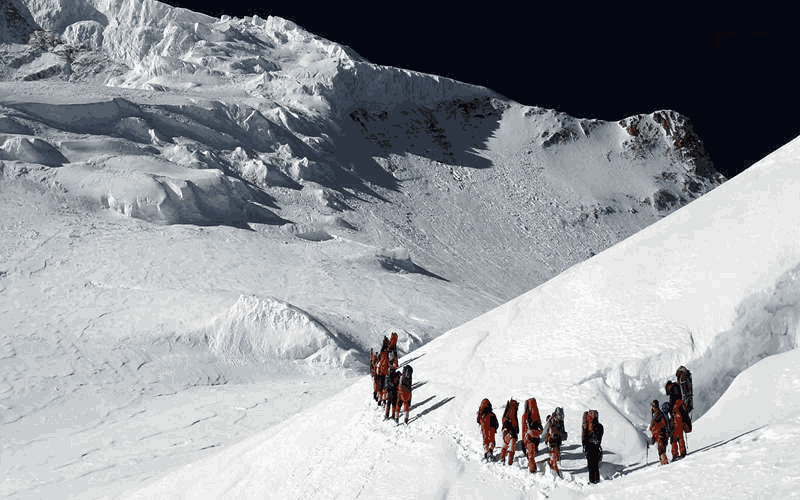 راهنمای کوهنوردی در ماناسلو